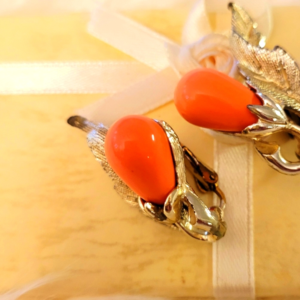 Sarah Coventry vintage earrings